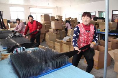 梁山縣“扶貧微工廠”產品揚帆出海，創新廣告設計打開國際銷路